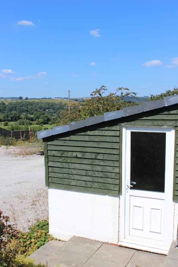 Poplar Lodge, Dee Valley - Cosy Microlodge With Detached Private Shower & Wc * Corwen