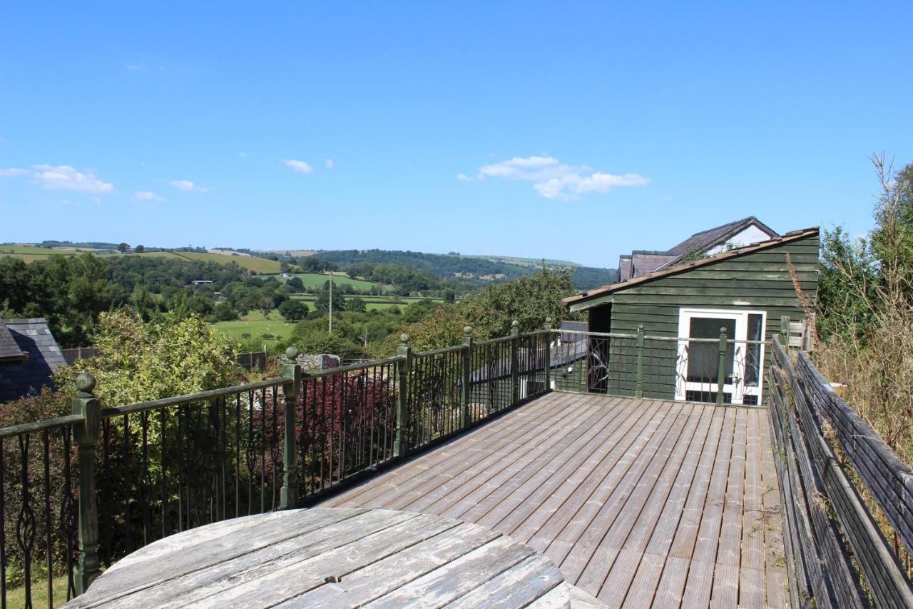 Poplar Lodge, Dee Valley - Cosy Microlodge With Detached Private Shower & Wc * Corwen