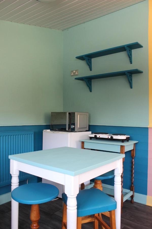 Poplar Lodge, Dee Valley - Cosy Microlodge With Detached Private Shower & Wc Apartment *
