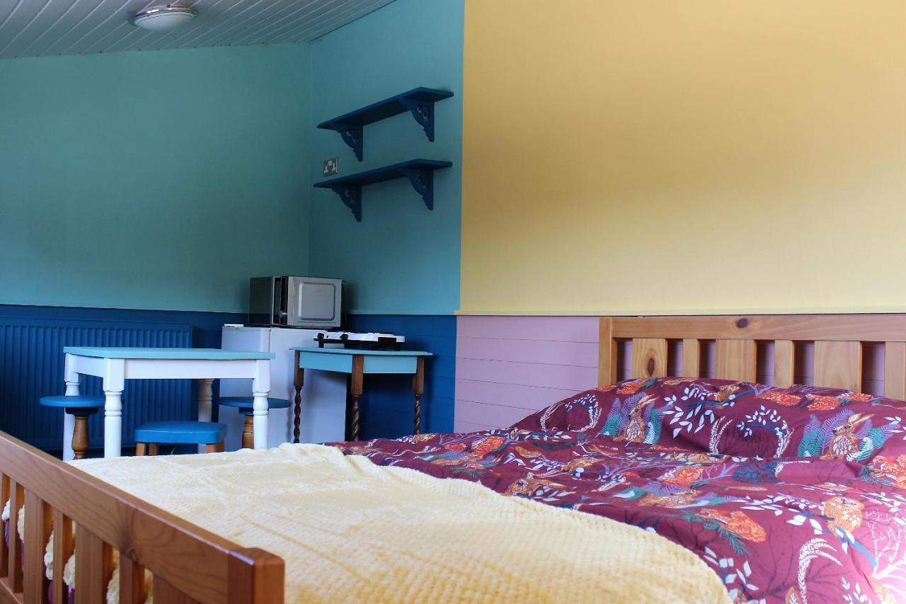 Poplar Lodge, Dee Valley - Cosy Microlodge With Detached Private Shower & Wc Corwen