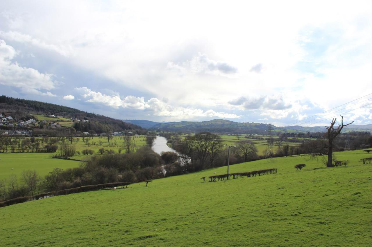 Poplar Lodge, Dee Valley - Cosy Microlodge With Detached Private Shower & Wc Apartment *