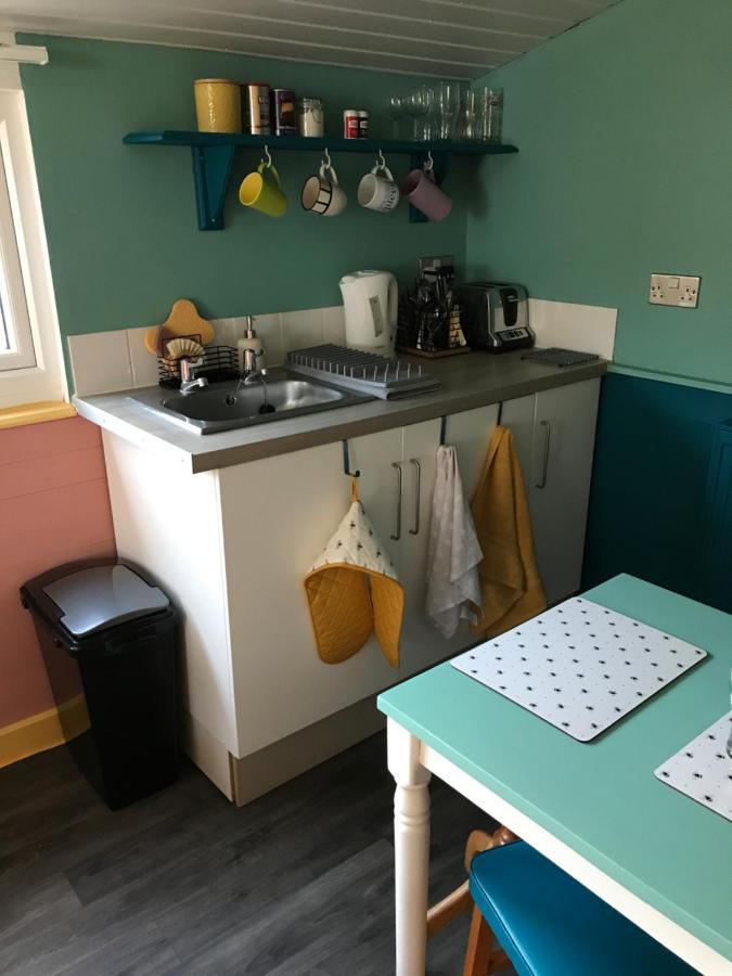 Poplar Lodge, Dee Valley - Cosy Microlodge With Detached Private Shower & Wc Apartment *