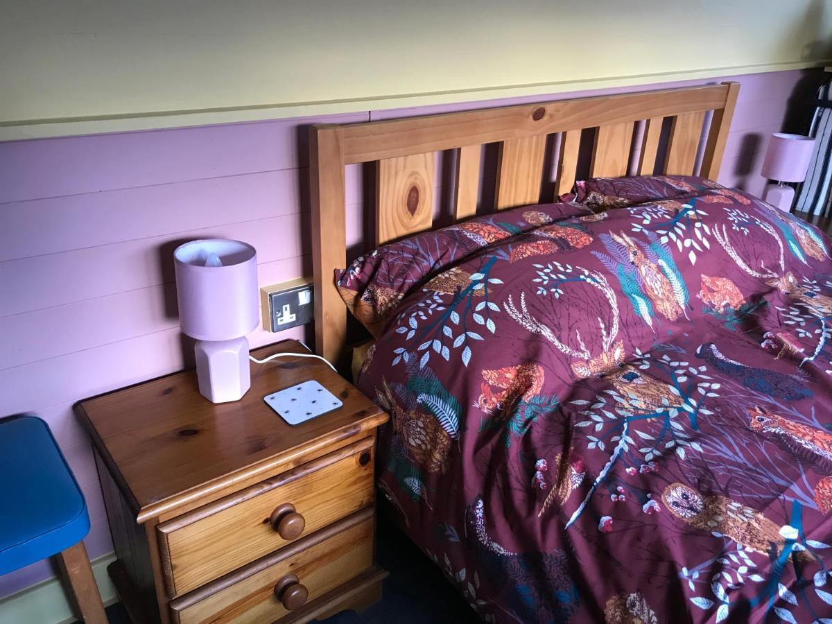 Poplar Lodge, Dee Valley - Cosy Microlodge With Detached Private Shower & Wc Apartment Corwen