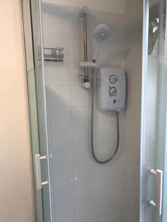 Poplar Lodge, Dee Valley - Cosy Microlodge With Detached Private Shower & Wc * Corwen