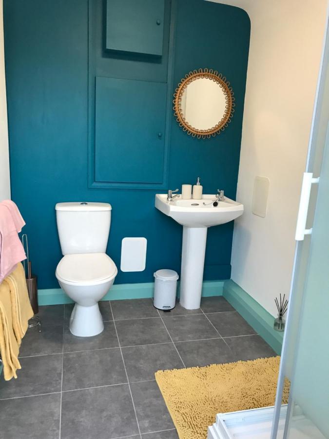 Poplar Lodge, Dee Valley - Cosy Microlodge With Detached Private Shower & Wc Corwen